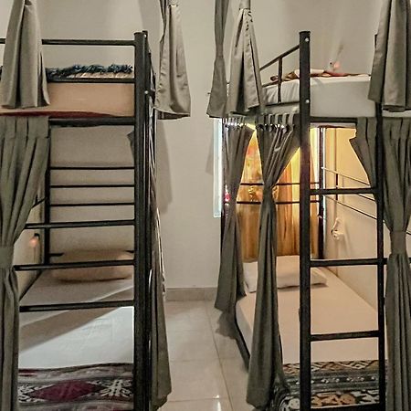 Oke Baik Hostel Γιογκιακάρτα Εξωτερικό φωτογραφία