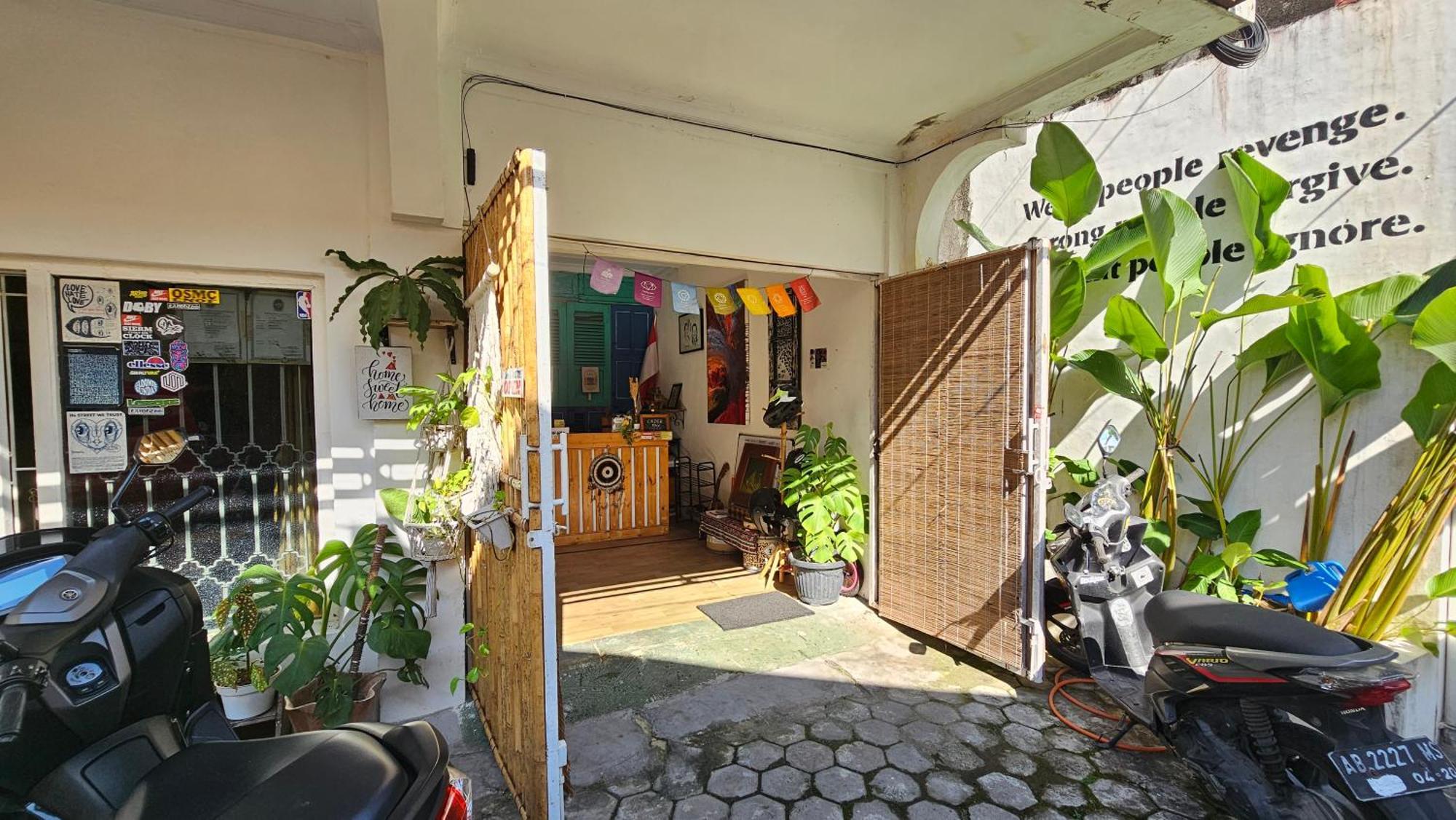 Oke Baik Hostel Γιογκιακάρτα Εξωτερικό φωτογραφία