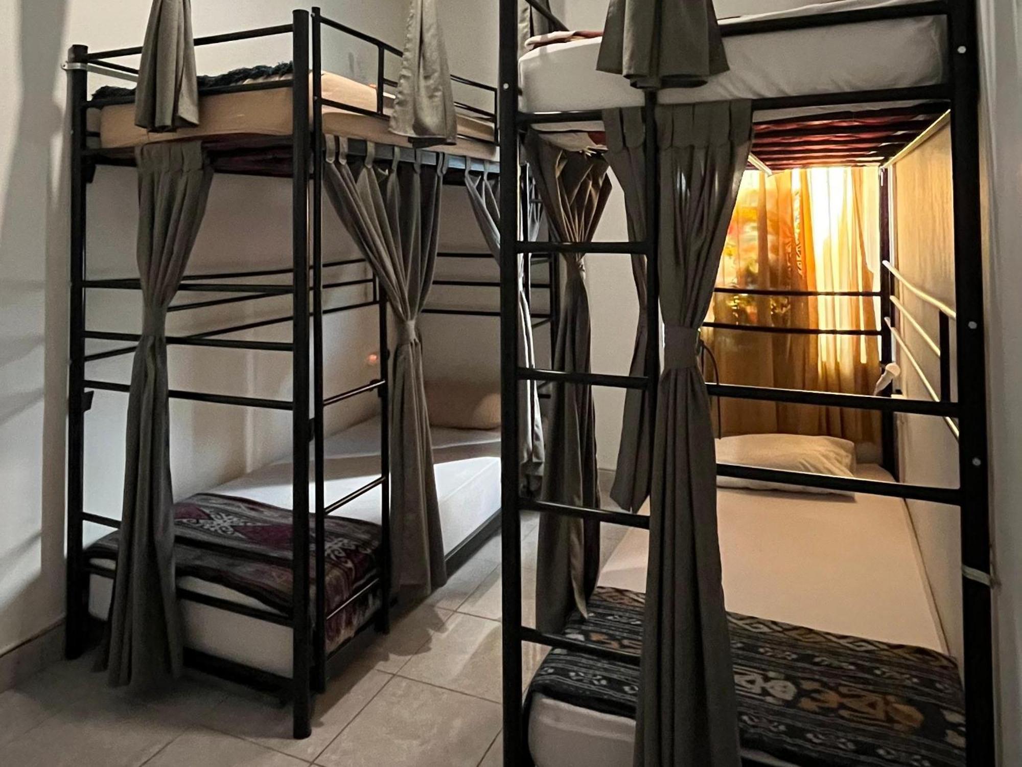 Oke Baik Hostel Γιογκιακάρτα Εξωτερικό φωτογραφία