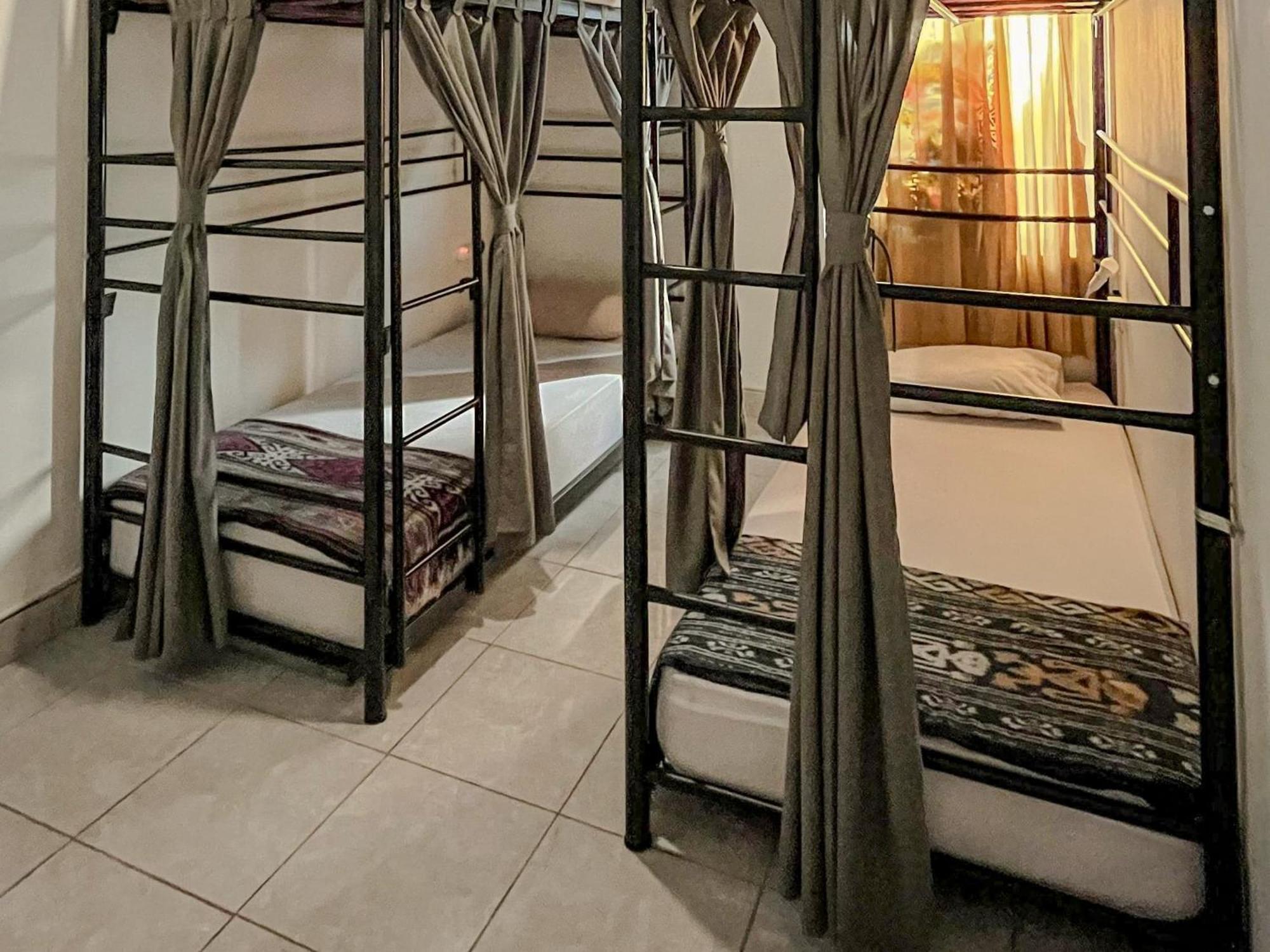 Oke Baik Hostel Γιογκιακάρτα Εξωτερικό φωτογραφία